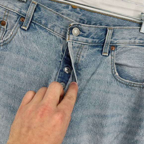 Women's 501 Levi's Light Wash Baggy Button Fly High Rise Blue Denim Mom Jeans - Picture 3 of 8